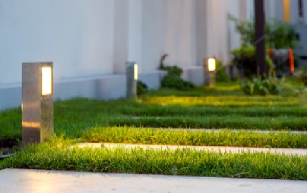 Landscape lights around a walkway in a yard